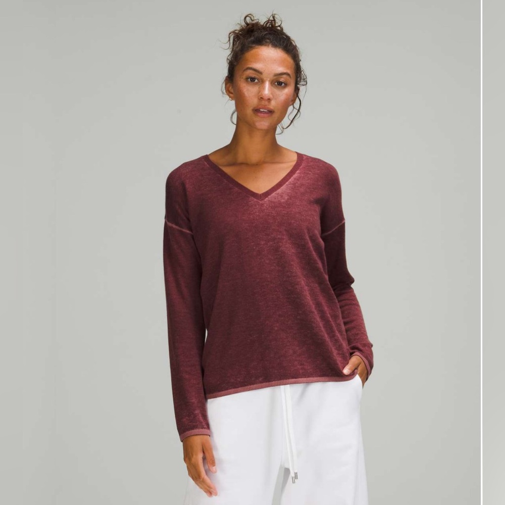 lululemon Cashlu V-Neck Sweater, Size 6,
Red Merlot / Spiced Chai - Good/Used